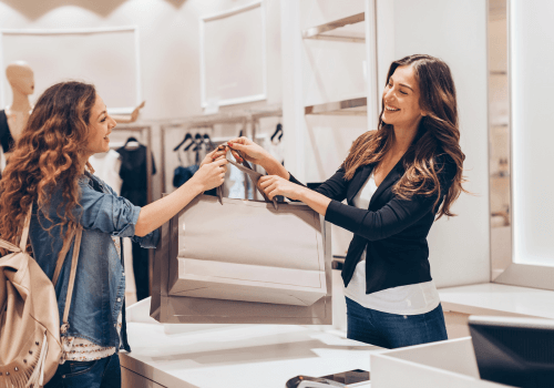 חוויית קנייה בחנויות אופנה: איך לגרום ללקוח לחזור שוב?